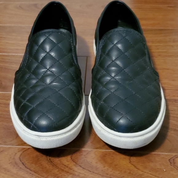 STEVE MADDEN Slip On Sneakers - Picture 16 of 16